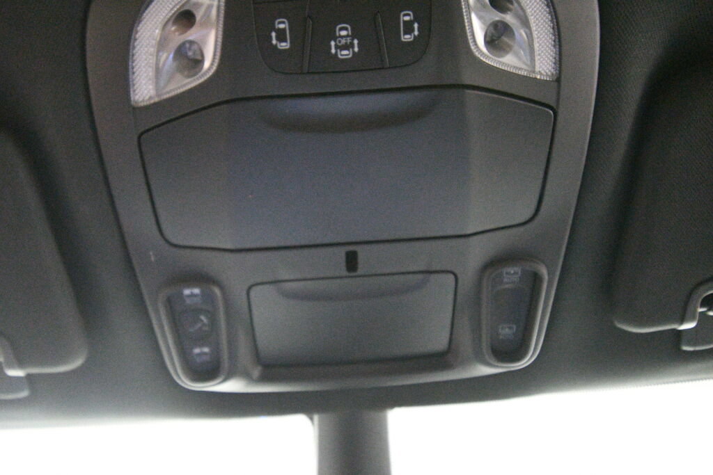 Used 2025 Chrysler Pacifica Limited FWD image 20