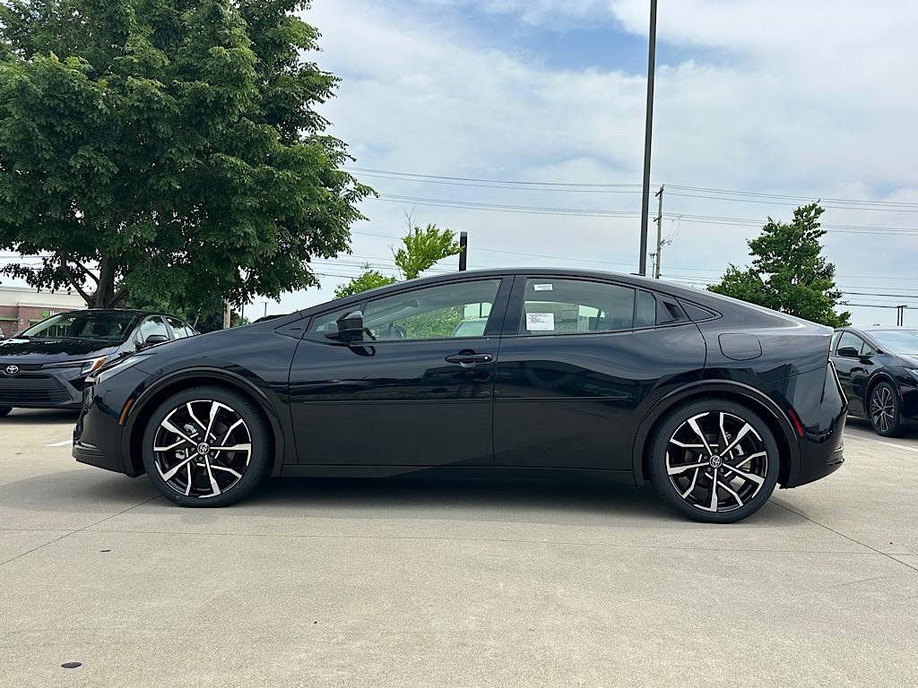 New 2026 Toyota Prius Plug-In Hybrid FWD image 2