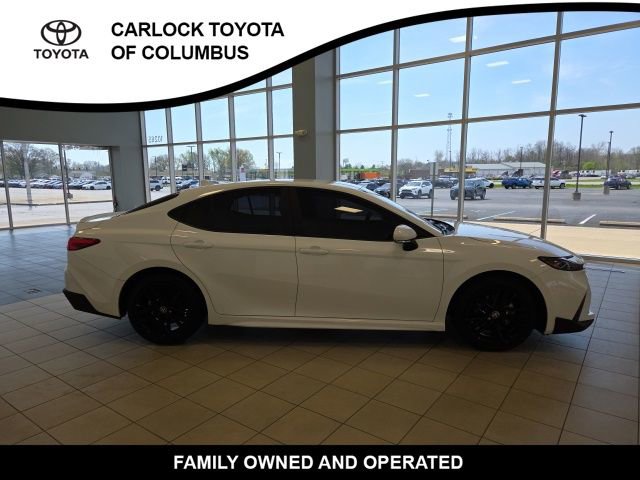 Used 2025 Toyota Camry SE image 6