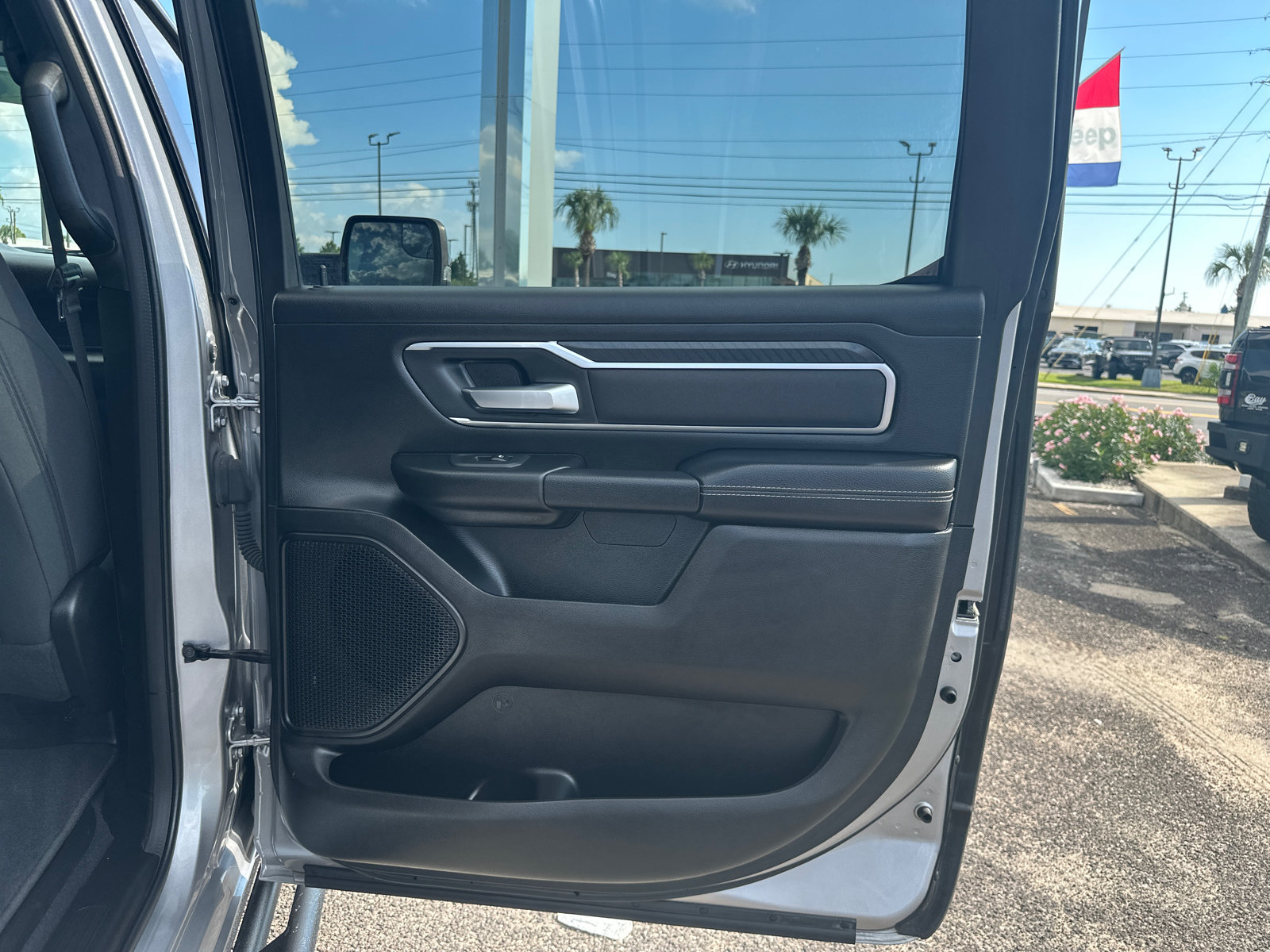 Used 2025 RAM 1500 Big Horn AWD/4WD image 17
