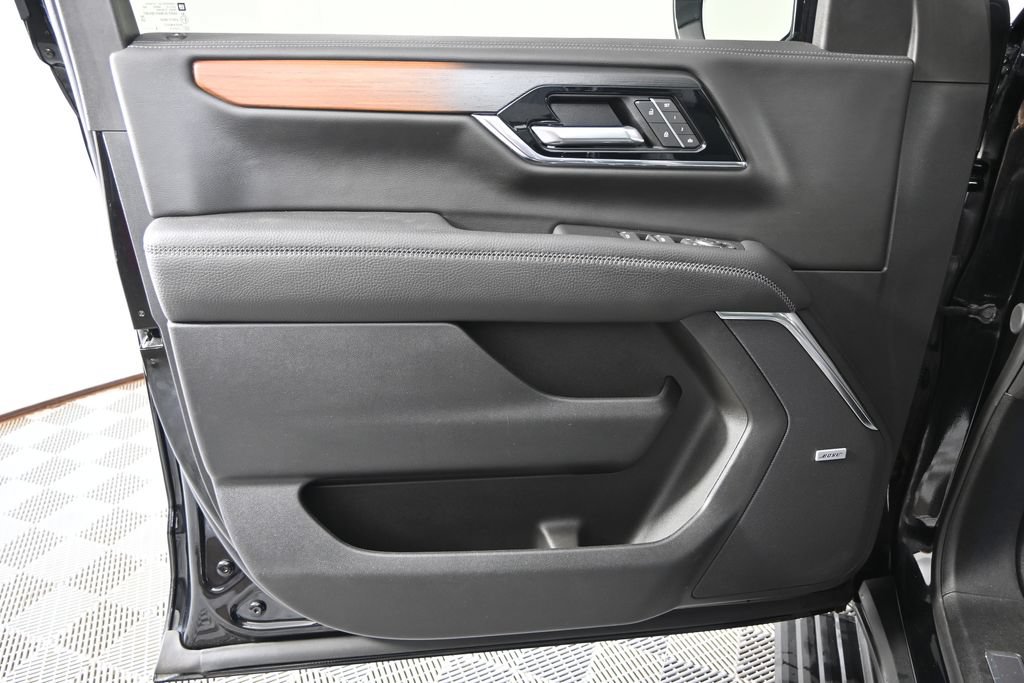 Used 2025 GMC Yukon Denali w/ Sun & Power Step Package AWD/4WD image 19