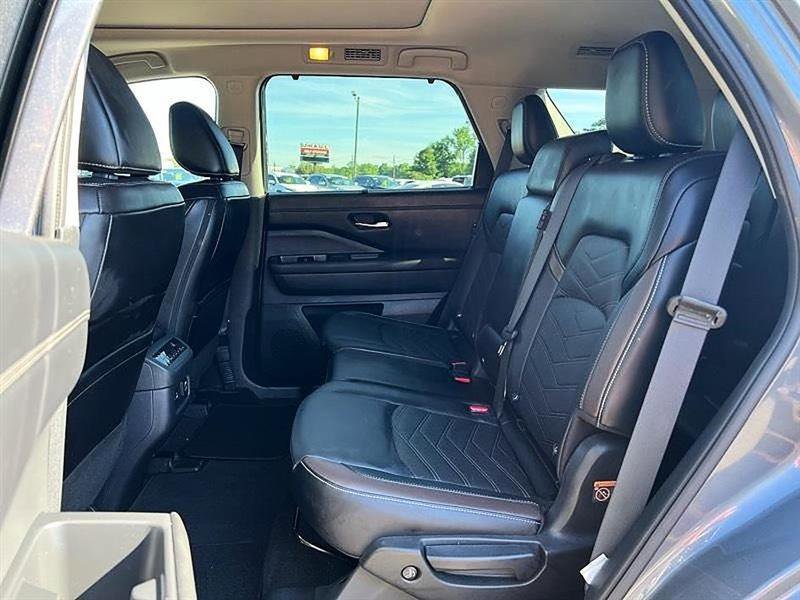 Used 2024 Nissan Pathfinder Platinum w/ Cargo Package AWD/4WD image 48