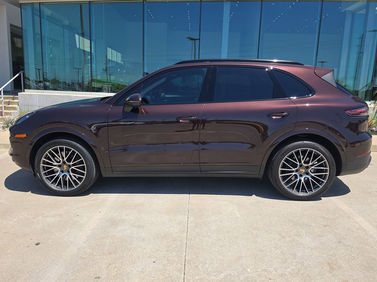 Certified 2023 Porsche Cayenne AWD/4WD image 2