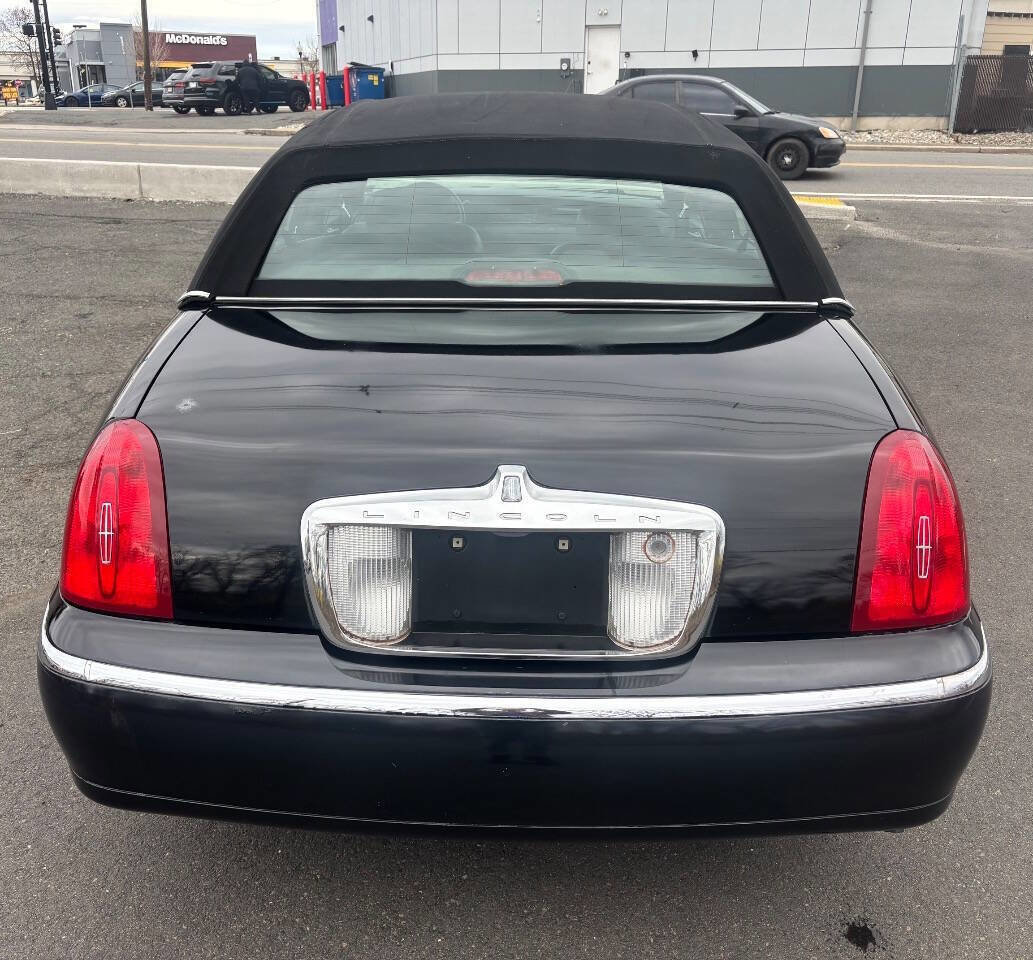 Used 2000 Lincoln Town Car Executive image 4