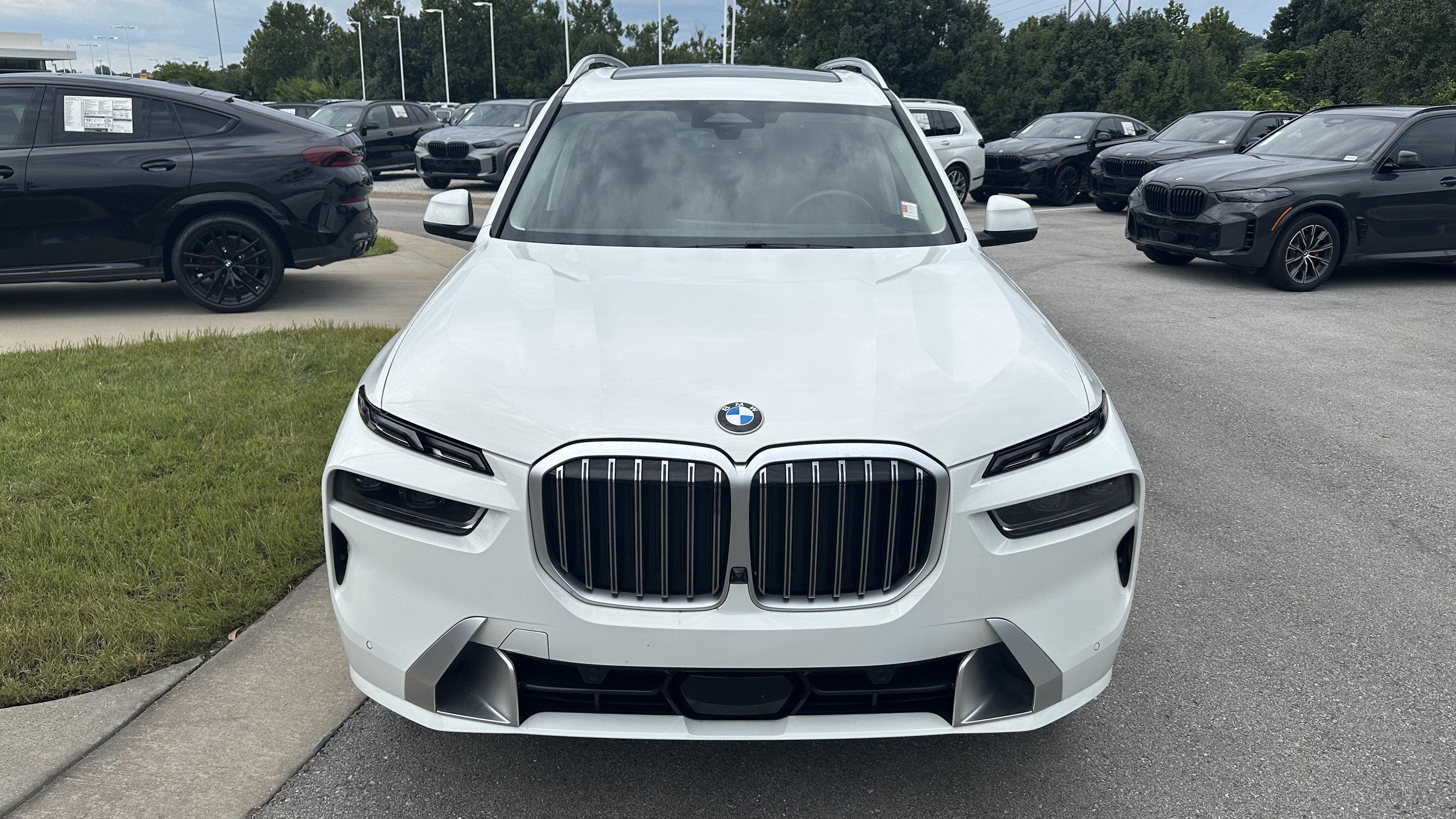 Certified 2026 BMW X7 xDrive40i AWD/4WD image 3