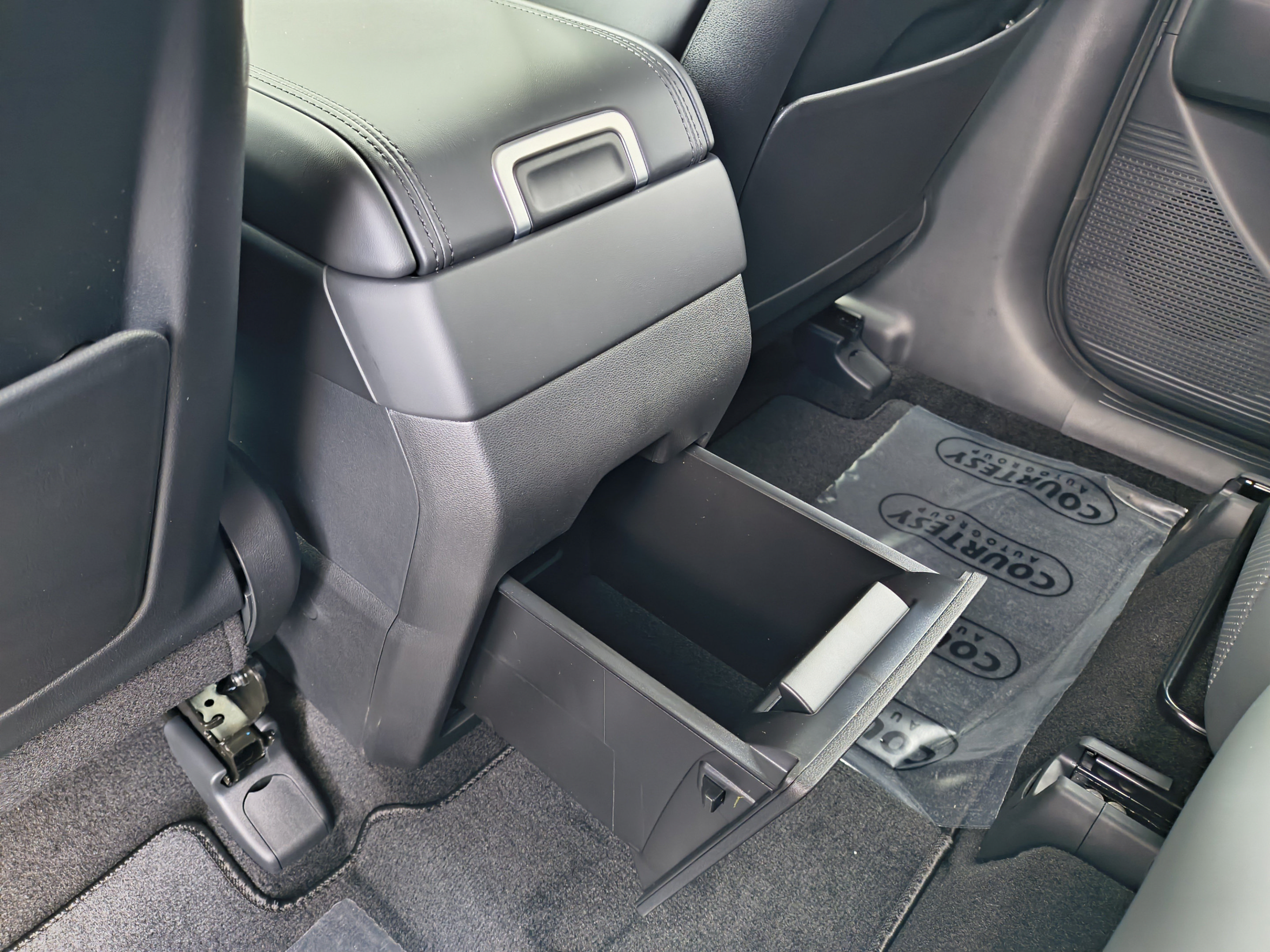 New 2027 Hyundai Santa Fe SEL FWD image 16