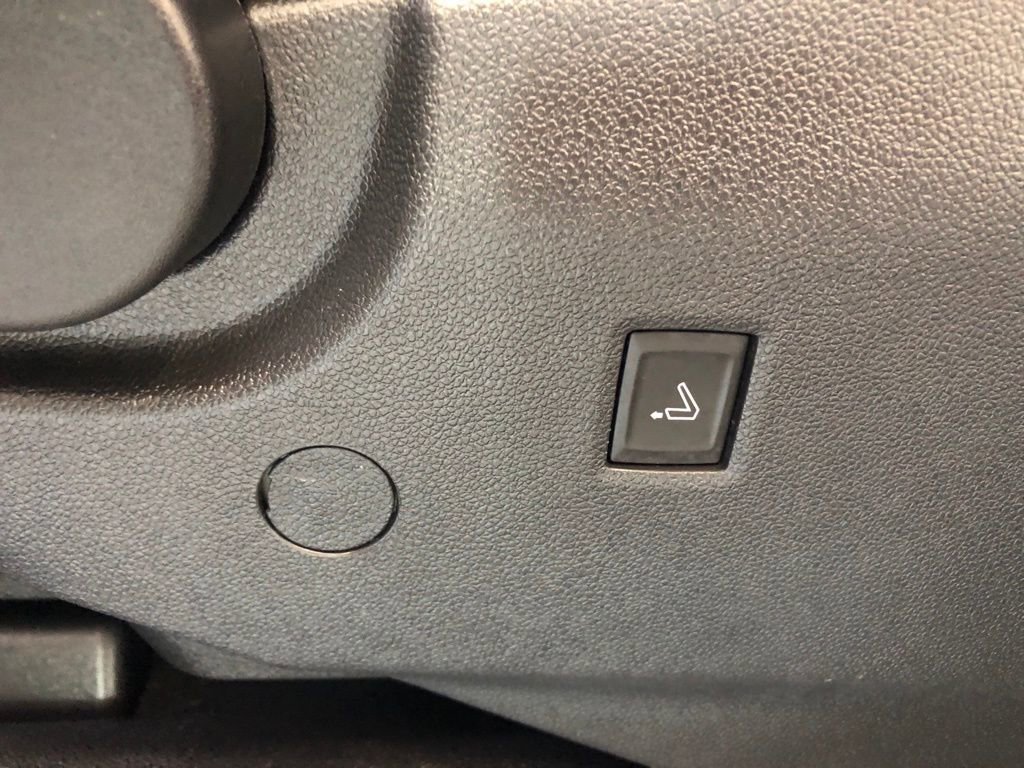 Used 2024 Chevrolet Traverse RS image 13