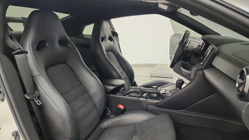 Used 2019 Nissan GT-R AWD/4WD image 76