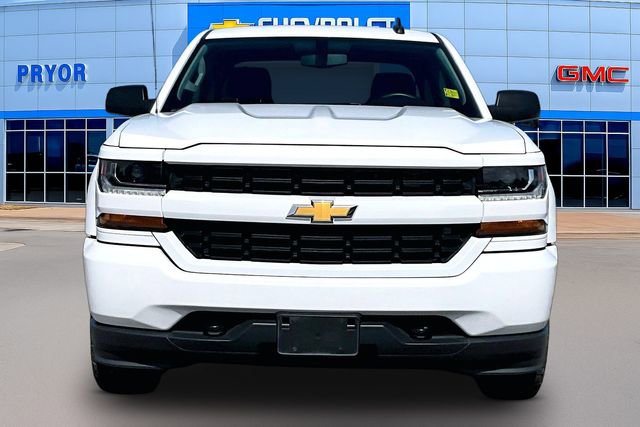 Used 2018 Chevrolet Silverado 1500 Custom w/ Custom Value Package image 2