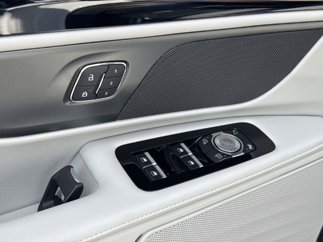 New 2026 Lincoln Nautilus Premier AWD/4WD image 18