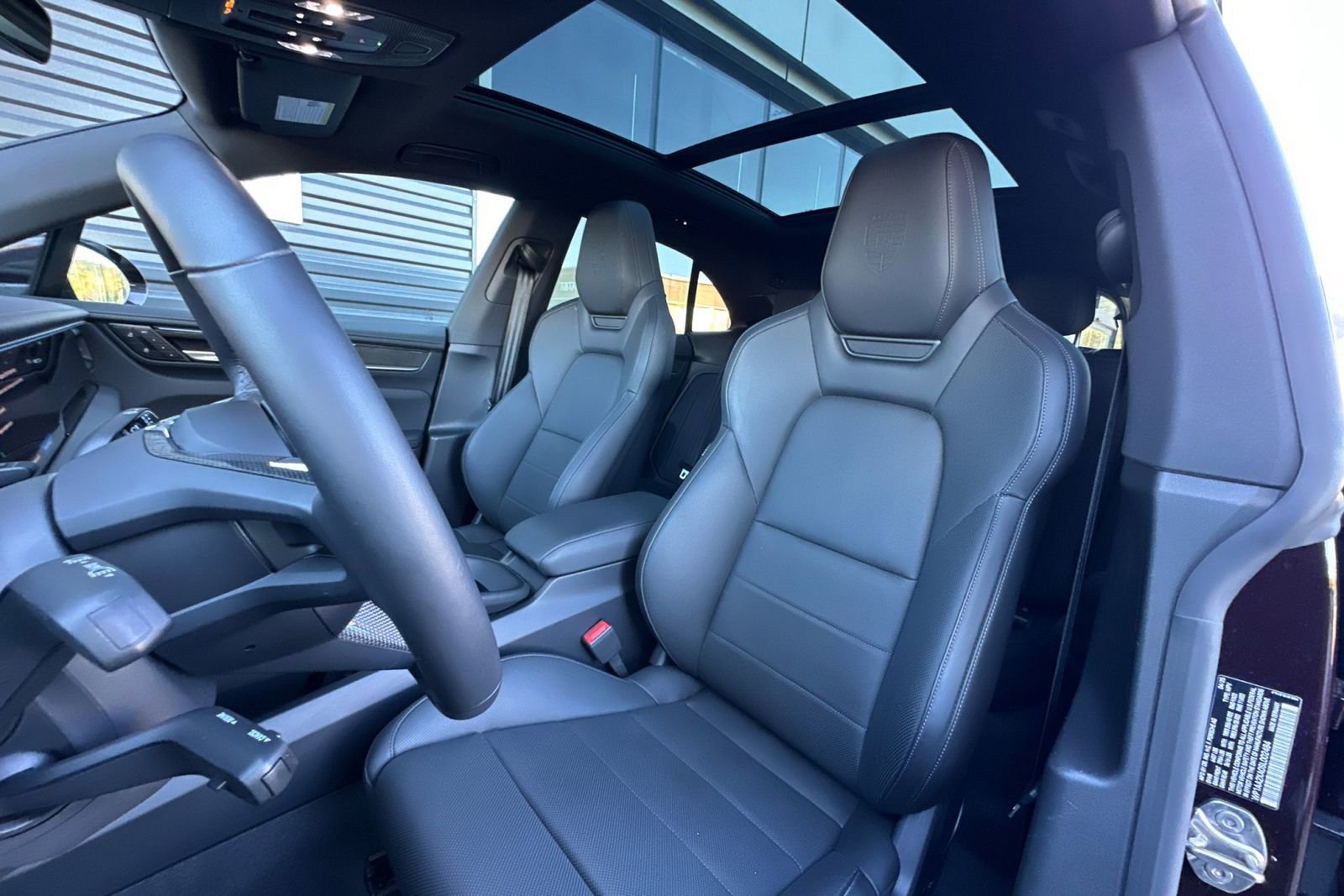 Certified 2025 Porsche Macan 4 Electric image 5