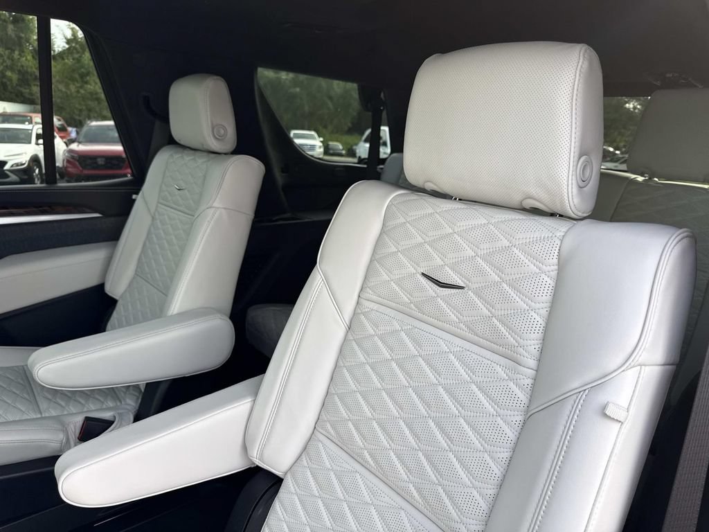New 2026 Cadillac Escalade Platinum Sport w/ LPO, ONYX Package AWD/4WD image 14