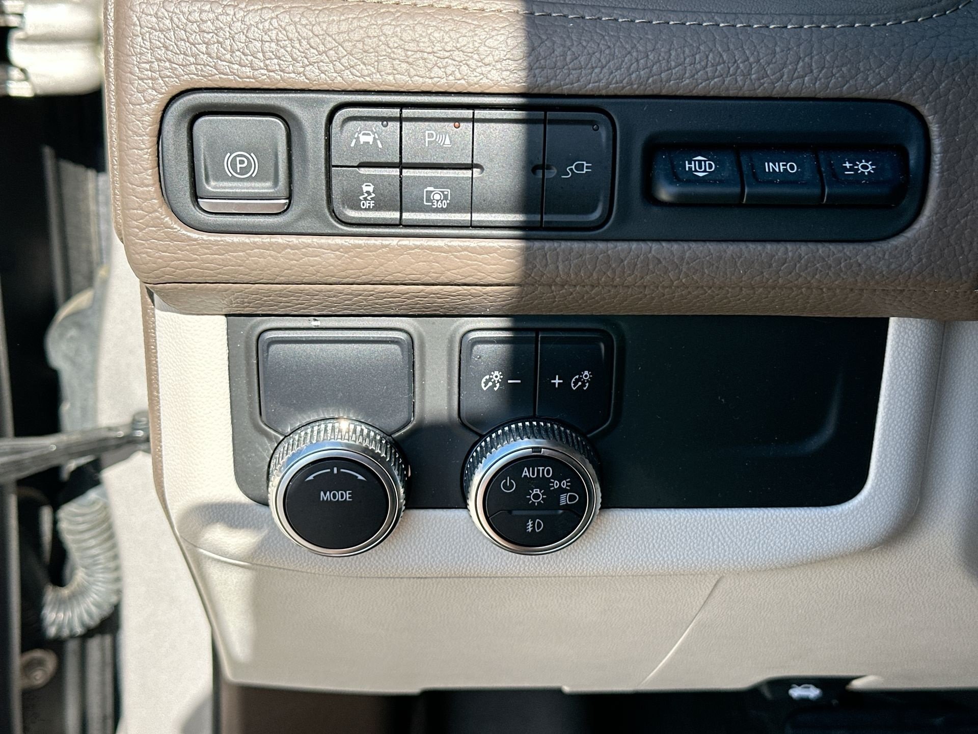 Used 2022 GMC Yukon Denali RWD image 18