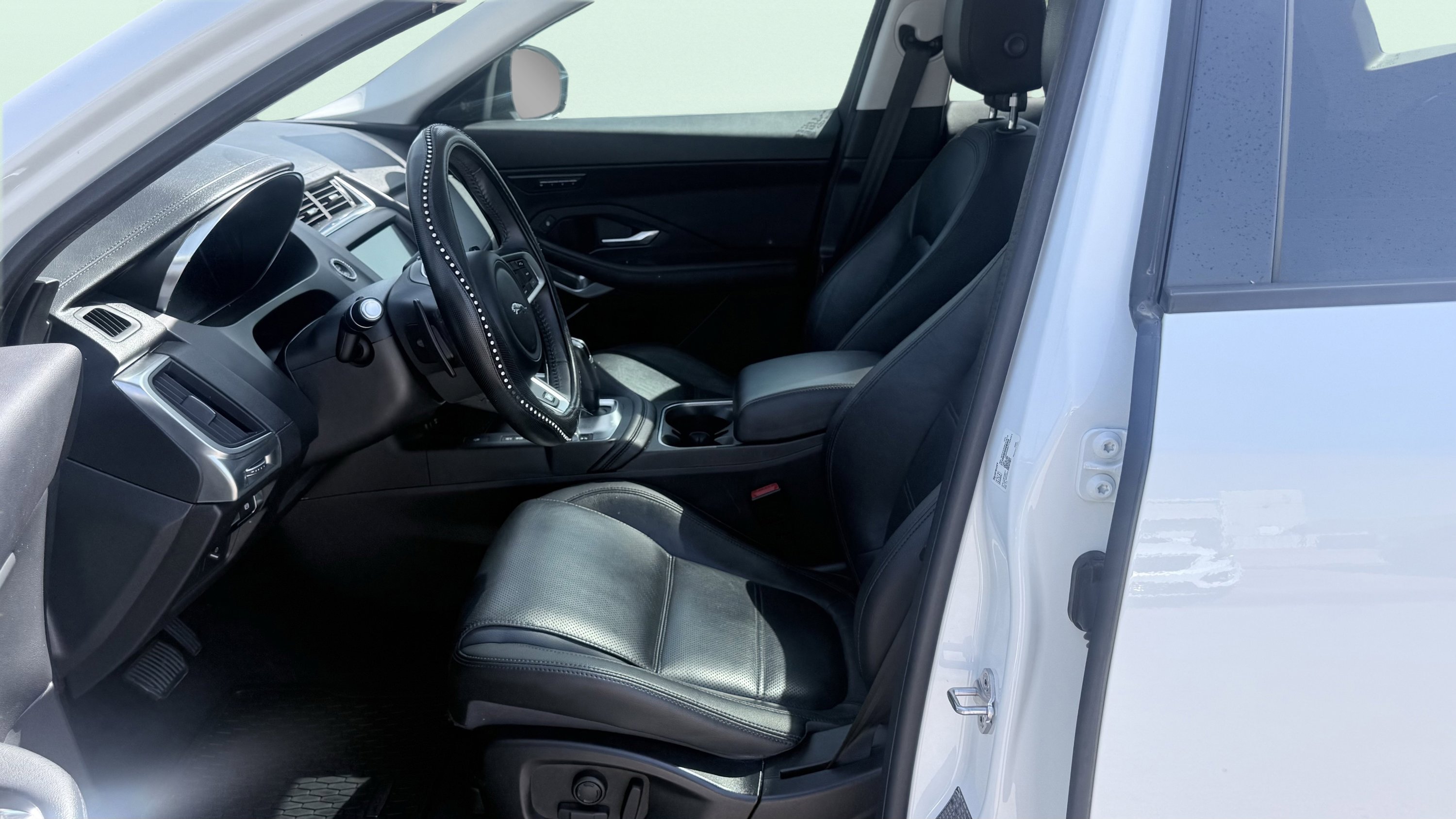 Used 2020 Jaguar E-PACE SE image 24