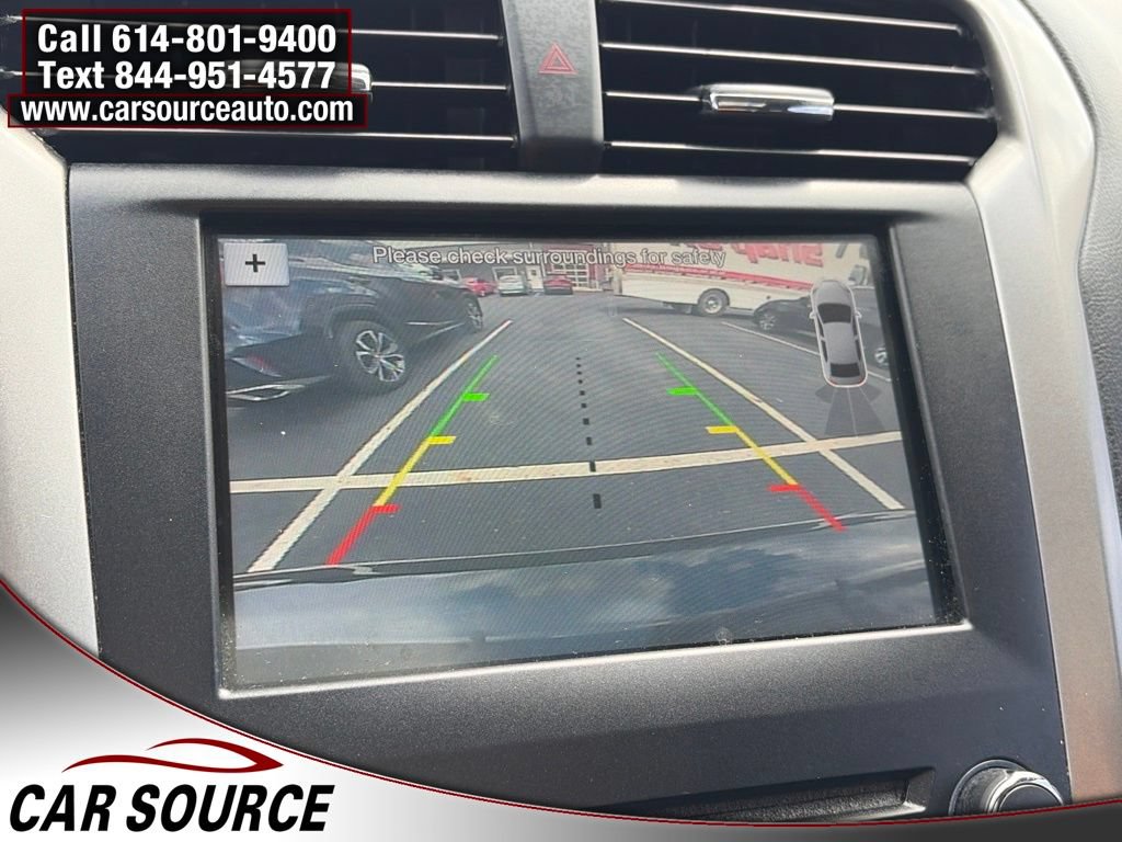 Used 2018 Ford Fusion SE w/ Fusion SE Technology Package FWD image 19