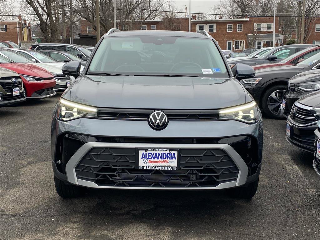 Used 2025 Volkswagen Taos SE image 6