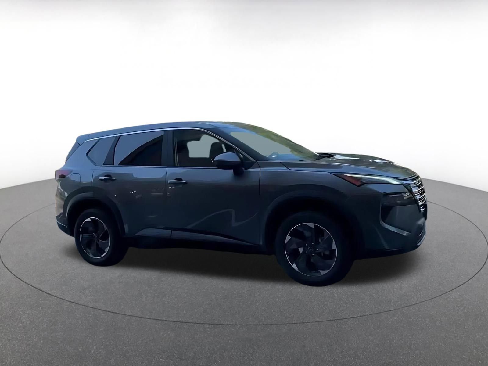 Used 2025 Nissan Rogue SV FWD image 2