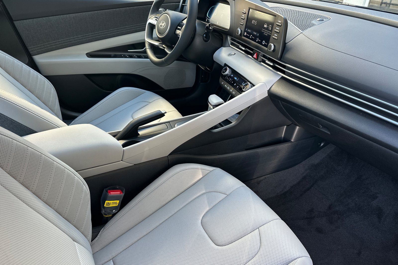 New 2026 Hyundai Elantra SEL Sport FWD image 14