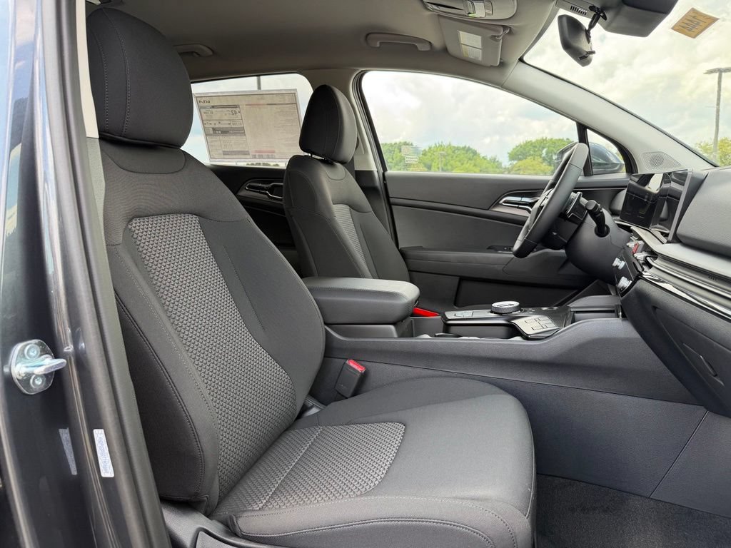 New 2026 Kia Sportage LX FWD image 32