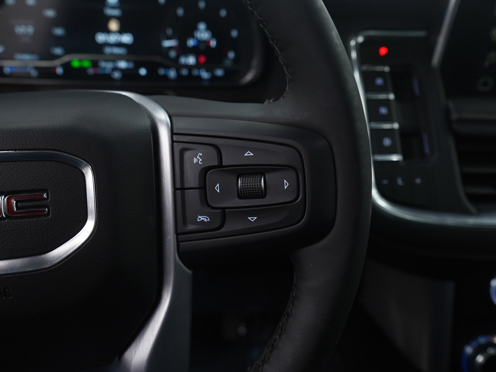 Used 2023 GMC Yukon XL SLT image 20