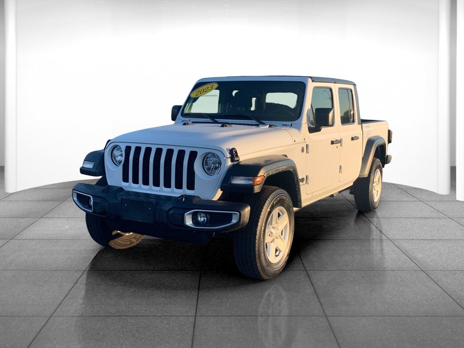Used 2023 Jeep Gladiator Sport image 3