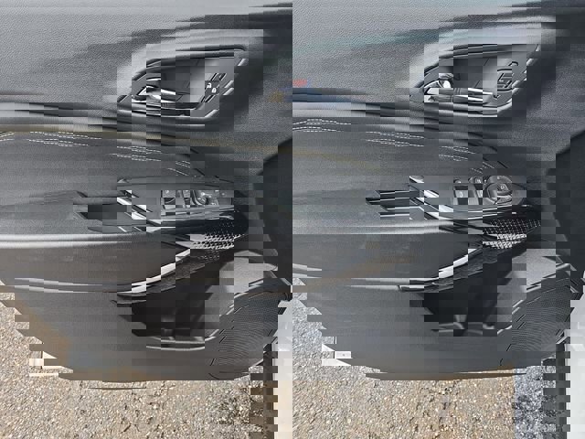 New 2026 Chevrolet Trax LT w/ LT Convenience Package FWD image 21