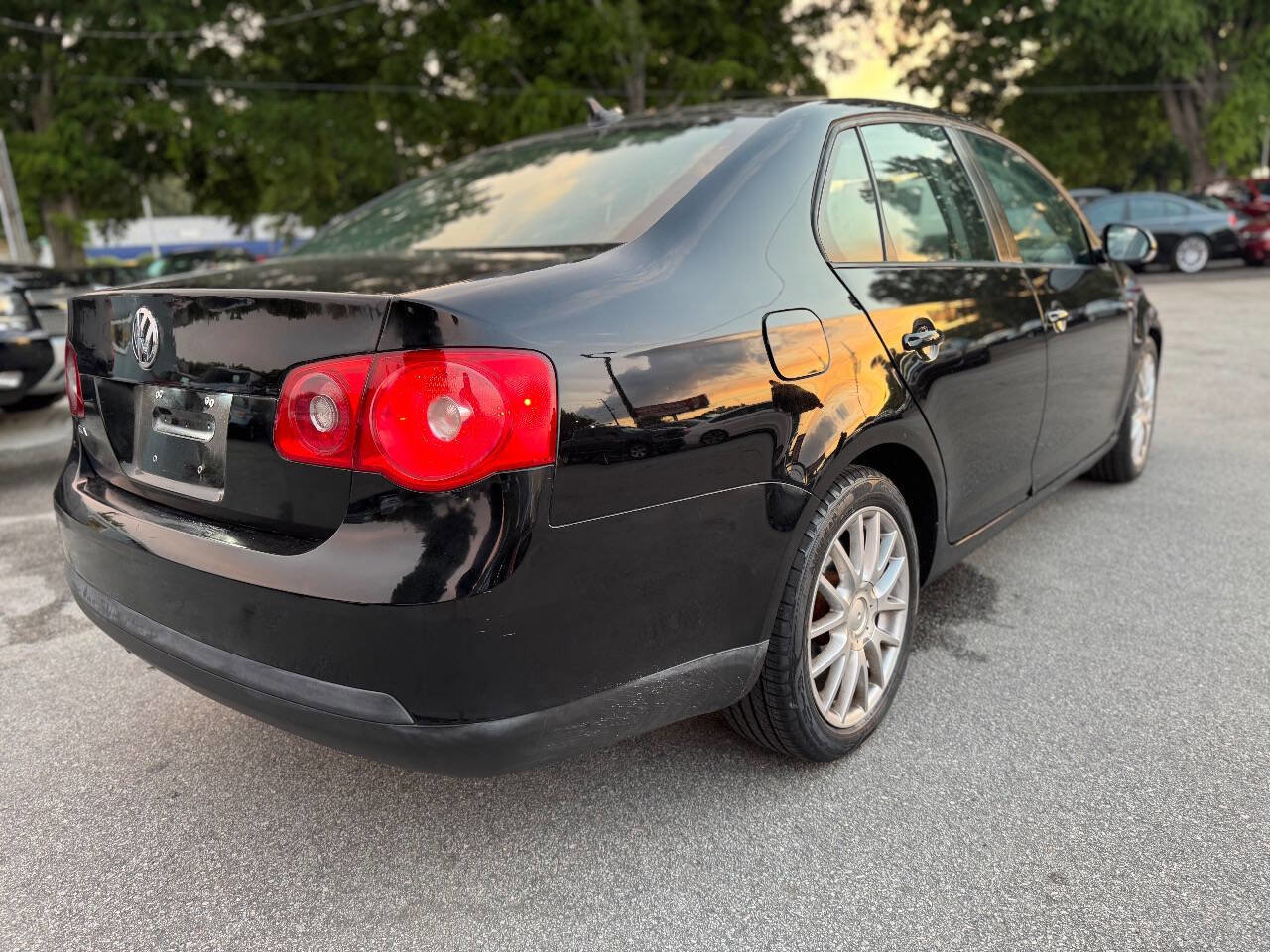 Used 2009 Volkswagen Jetta Wolfsburg Edition FWD image 3