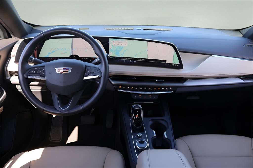 Certified 2024 Cadillac XT4 Luxury w/ Cold Weather Package image 11