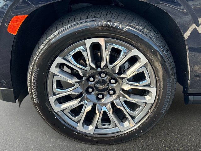 Used 2023 GMC Yukon Denali Ultimate AWD/4WD image 10