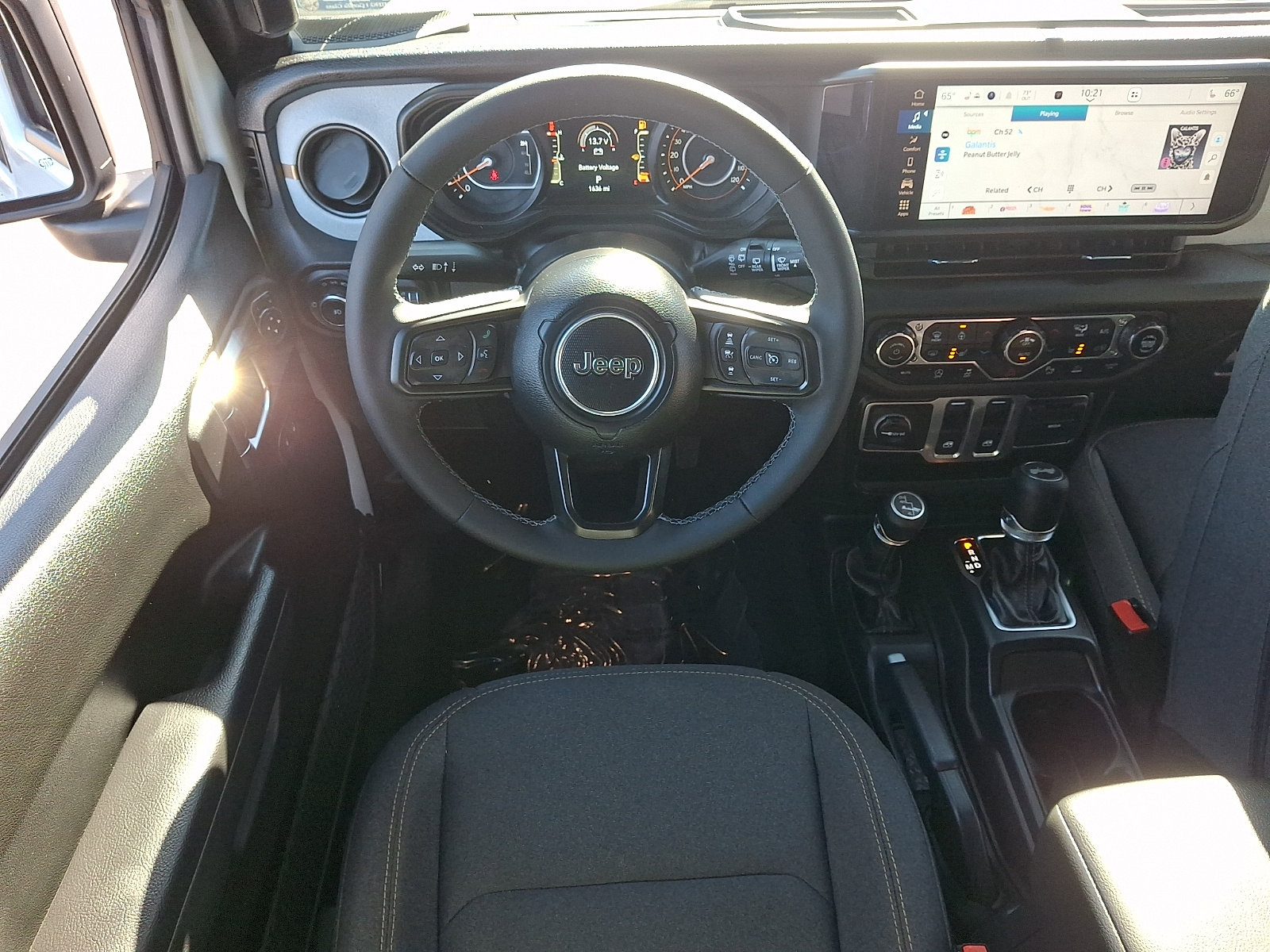 Used 2025 Jeep Wrangler Sport AWD/4WD image 11