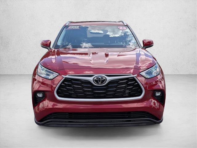 Used 2023 Toyota Highlander XLE FWD video 2