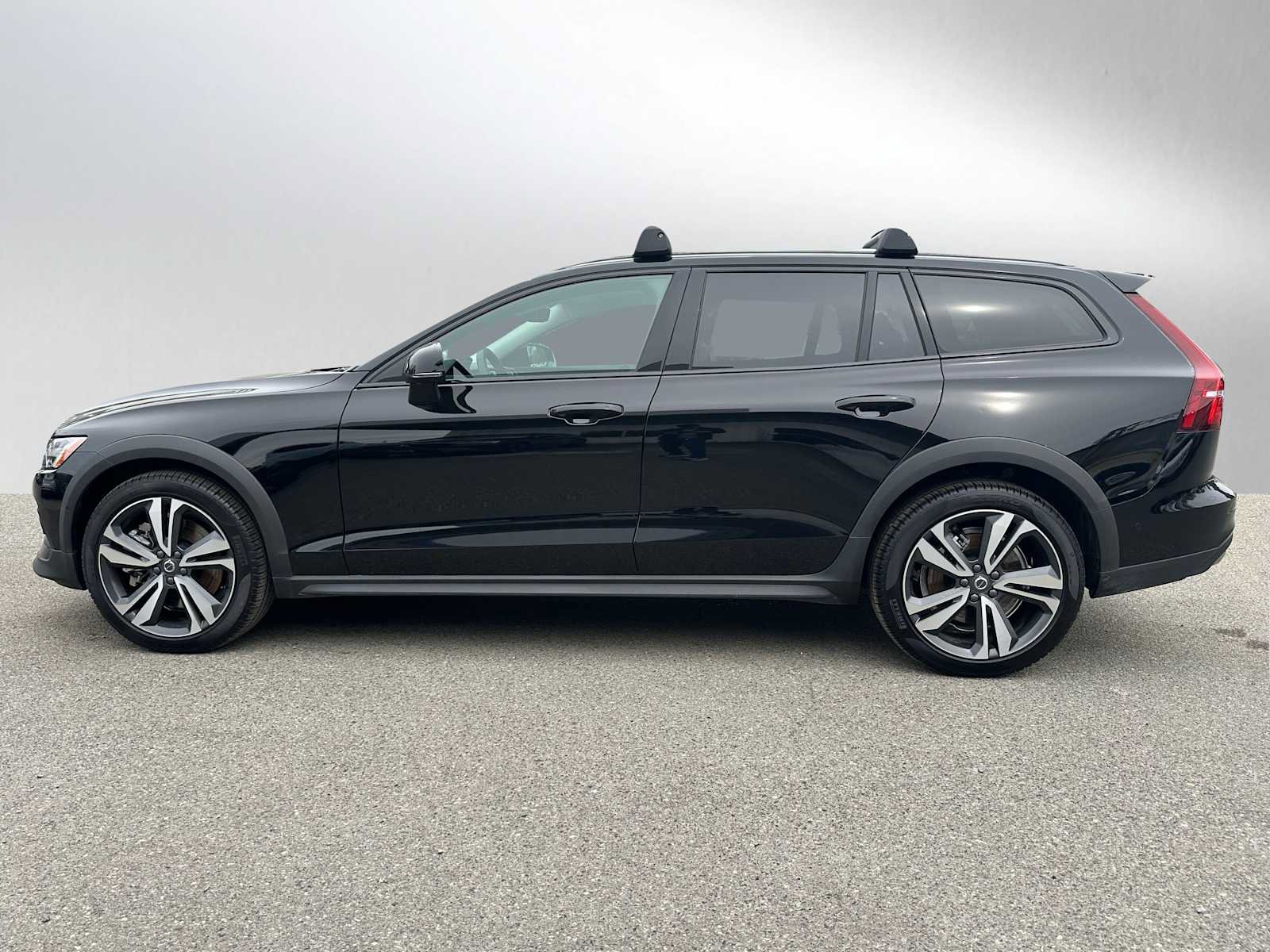Used 2026 Volvo V60 B5 Cross Country Plus w/ Climate Package AWD/4WD image 6