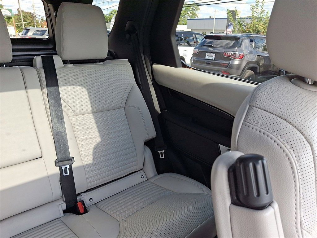 Used 2023 Land Rover Discovery S image 14