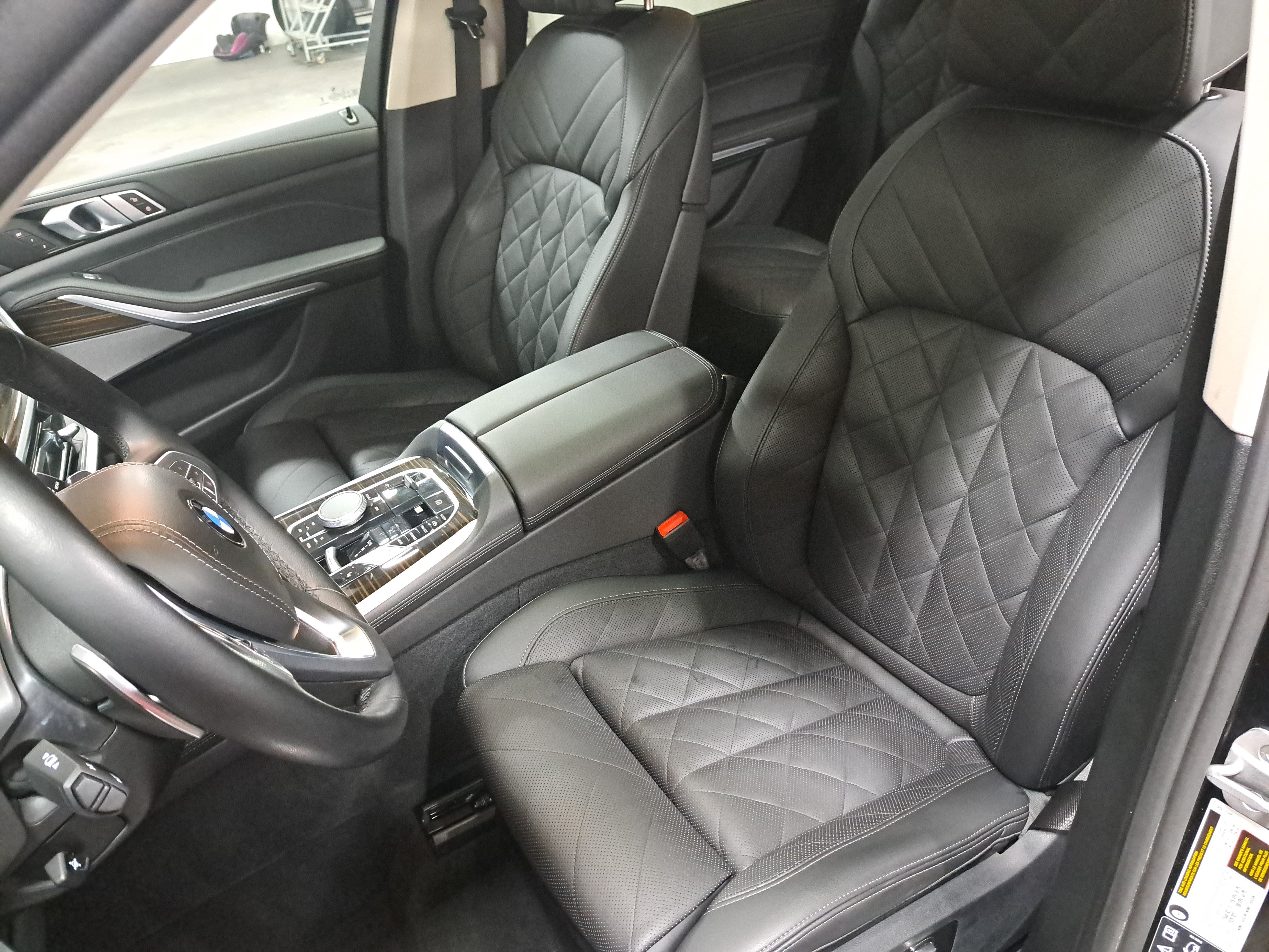 Used 2025 BMW X7 xDrive40i w/ Premium Package AWD/4WD image 17