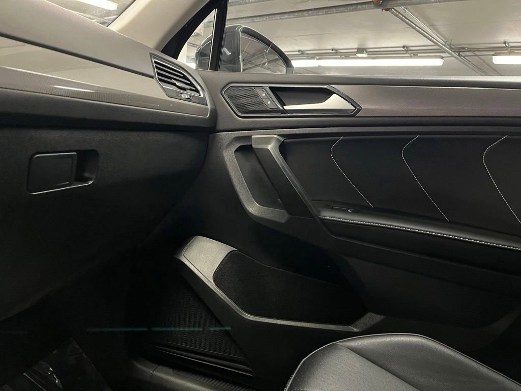 Used 2024 Volkswagen Tiguan SE w/ Panoramic Sunroof Package AWD/4WD image 31