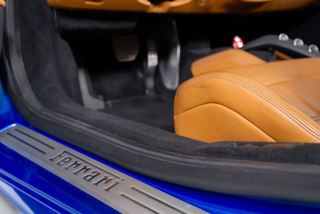 Used 2018 Ferrari 488 GTB RWD image 25