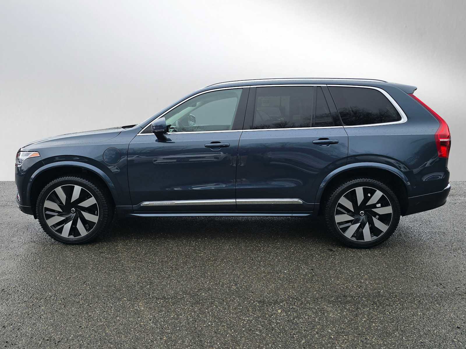 Certified 2023 Volvo XC90 T8 Ultimate w/ Protection Package Premier image 6
