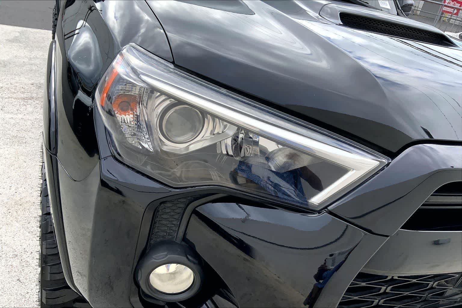 Used 2020 Toyota 4Runner TRD Off-Road AWD/4WD image 31