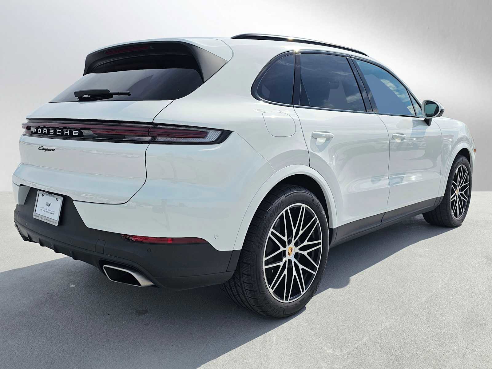 Used 2024 Porsche Cayenne image 3