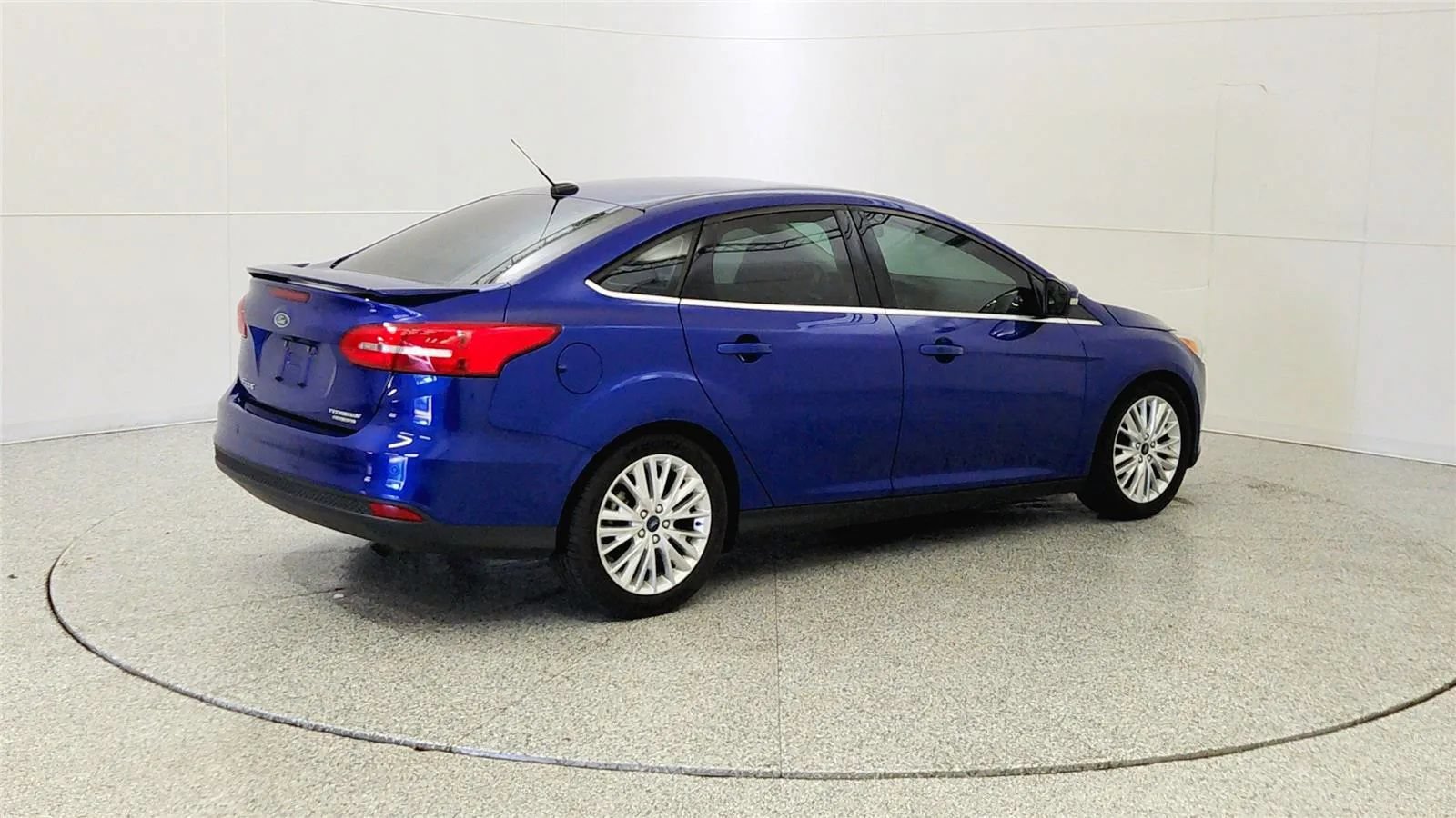 Used 2015 Ford Focus Titanium FWD image 7