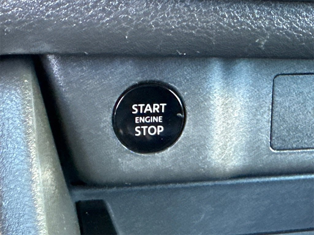 Used 2024 Nissan Rogue S image 25