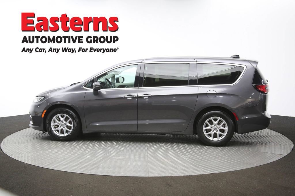 Used 2023 Chrysler Pacifica Touring-L FWD image 63
