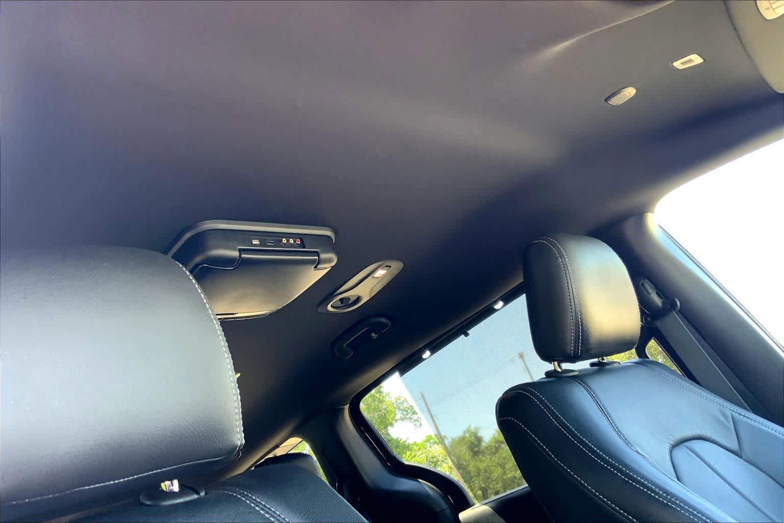 Used 2019 Chrysler Pacifica Touring Plus w/ S Appearance Package FWD image 13