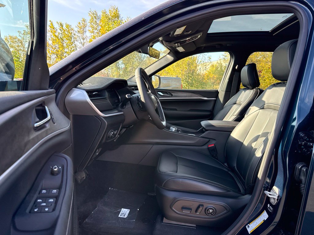 New 2027 Jeep Grand Cherokee Limited AWD/4WD image 23