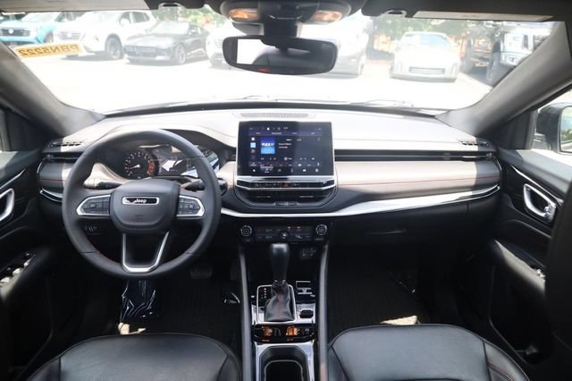 Used 2025 Jeep Compass Trailhawk AWD/4WD image 7