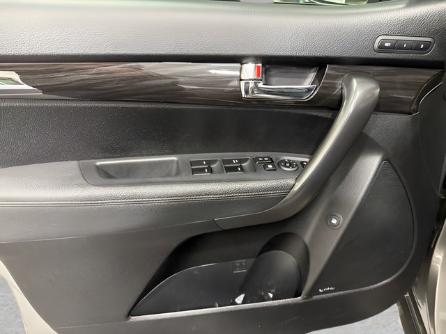 Used 2012 Kia Sorento SX AWD/4WD image 9