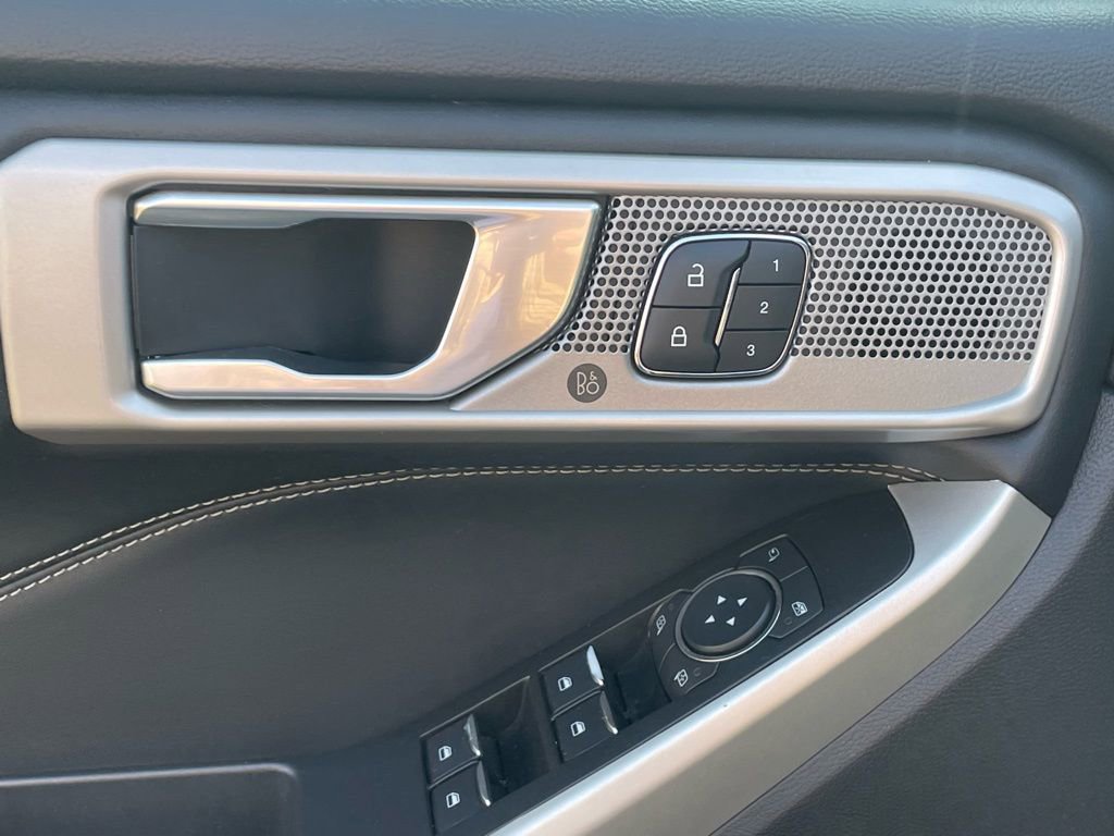 Used 2022 Ford Explorer Limited w/ Equipment Group 301A image 32