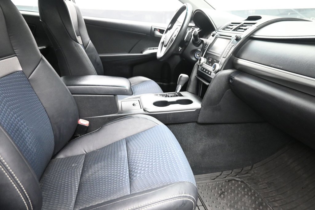 Used 2013 Toyota Camry SE FWD image 9
