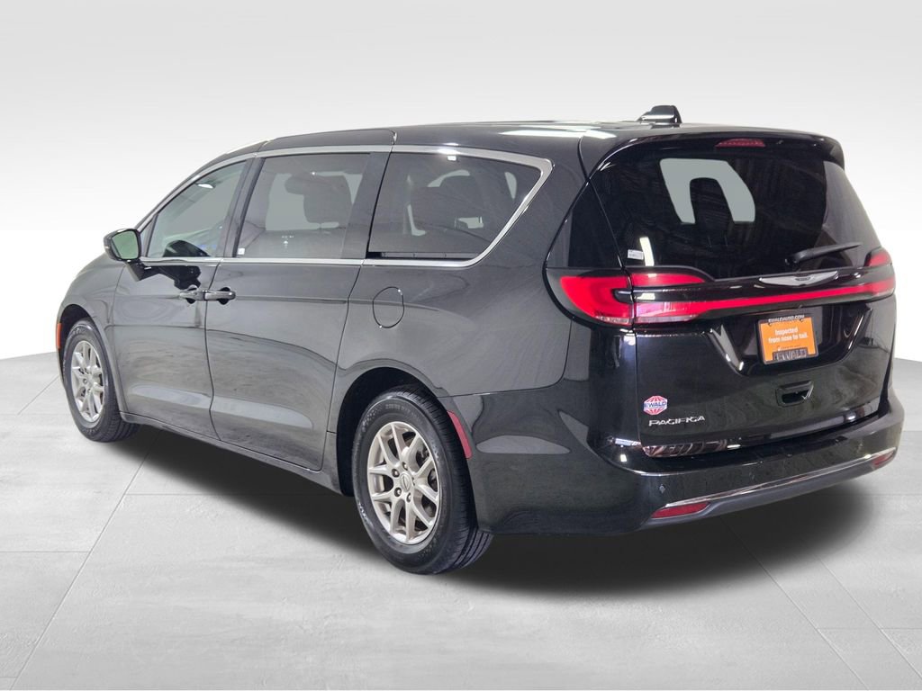 Certified 2024 Chrysler Pacifica Touring-L image 19