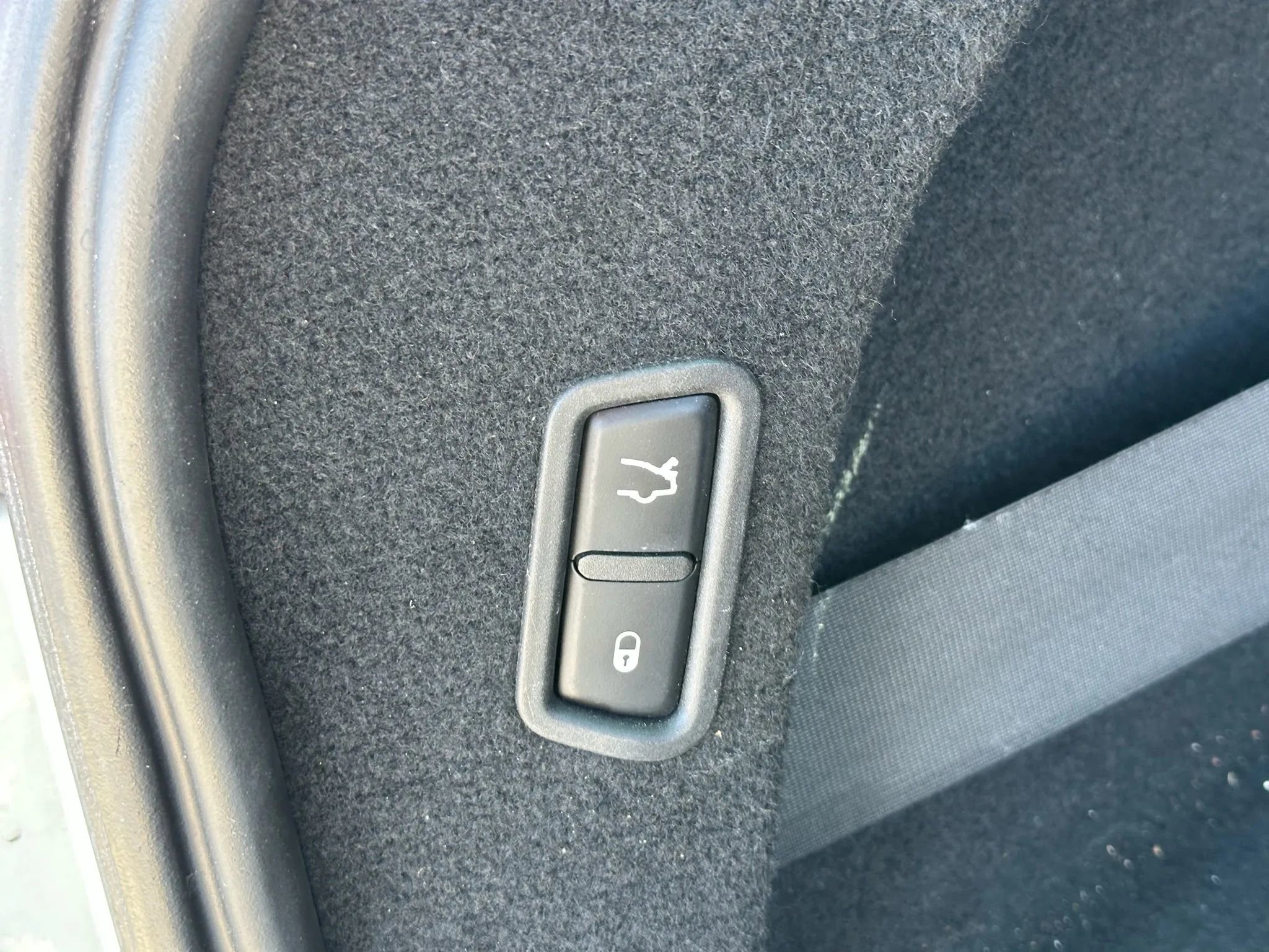 Used 2017 Maserati Levante w/ Sport Package image 27